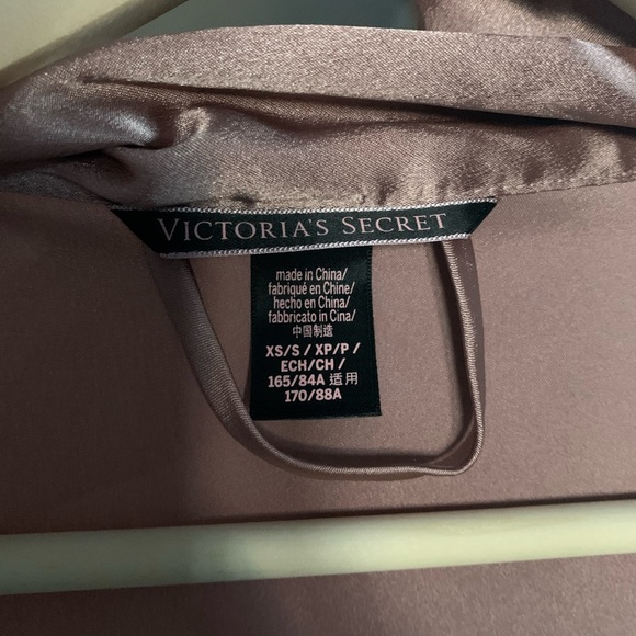 Victoria’s Secret Silk Robe - Picture 4 of 5